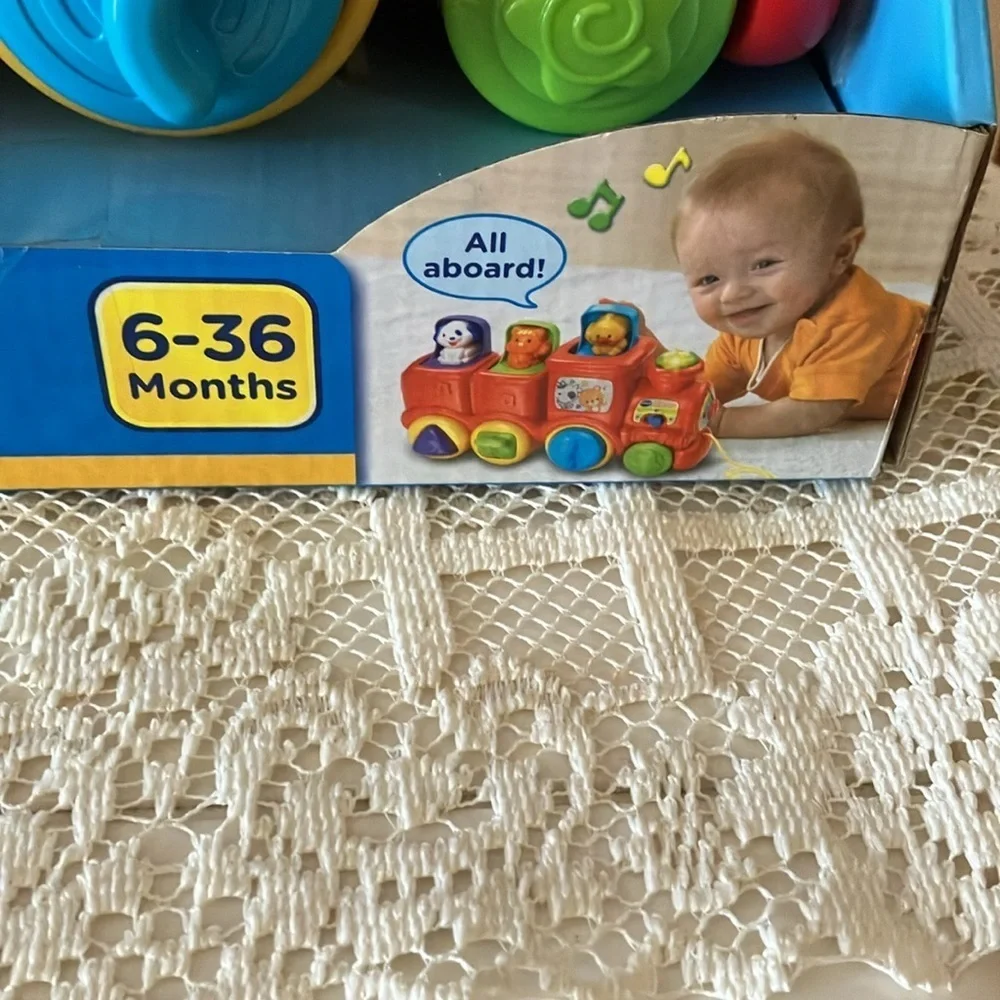 V-Tech Roll & Surprise Animal Pop-Up Surprise Teaches 6-36 months. New in Pkg